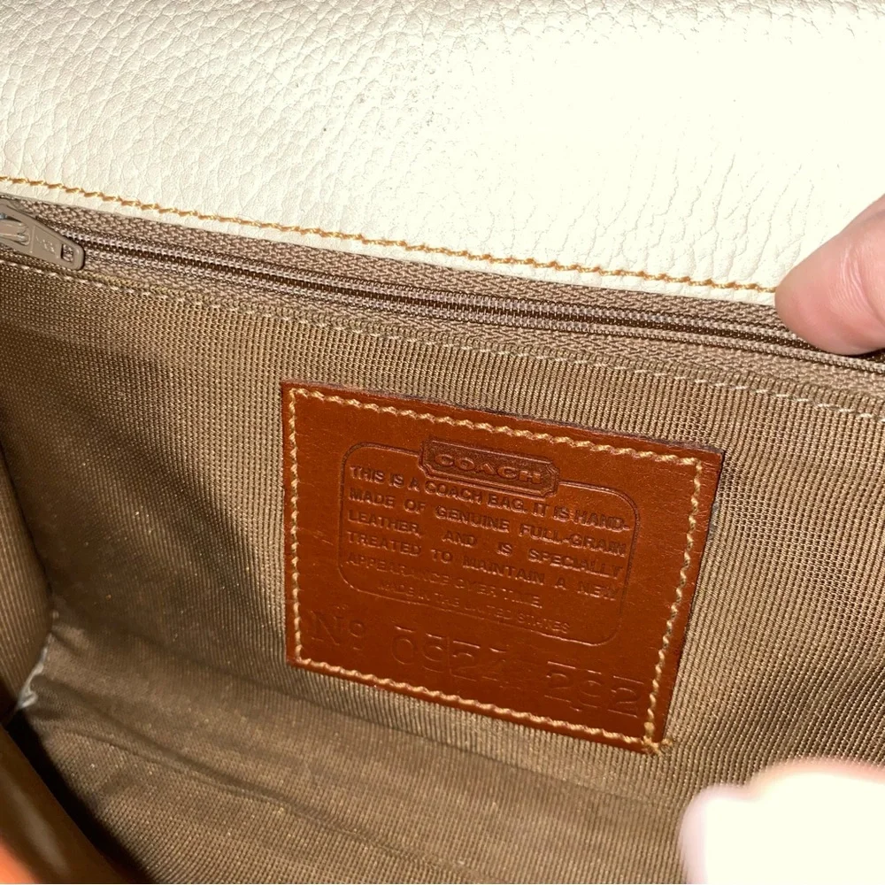 Authentic Vintage Coach 1980s White Leather Crossbody Bag - Picture 13 of 14